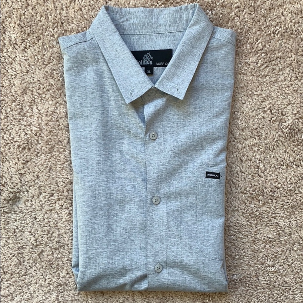 Men’s grey short sleeve button up
